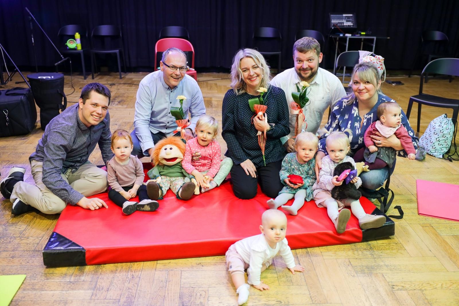 Zdjęcie w galerii na portalu naszraciborz.pl: Bohaterką kwietniowego koncertu Maluchy w krainie dźwięku będzie prześliczna wiolonczela wiadomości z regionu