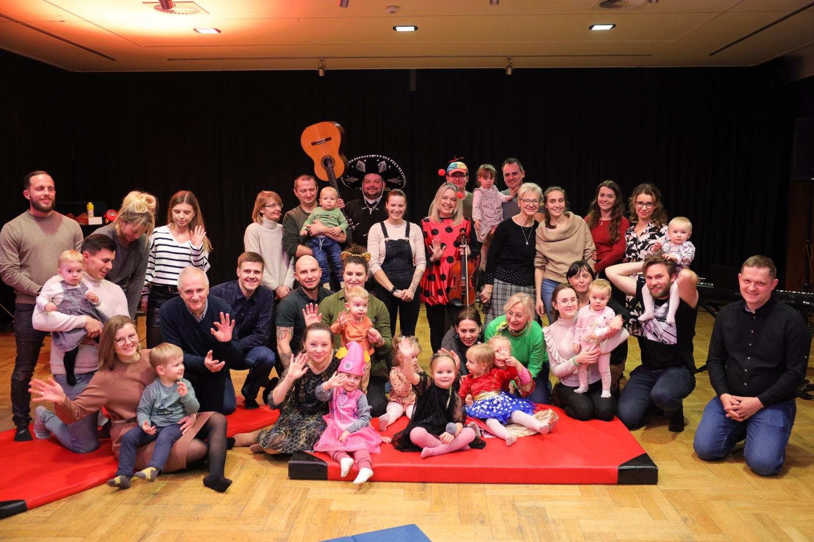 Zdjęcie w galerii na portalu naszraciborz.pl: Bohaterką kwietniowego koncertu Maluchy w krainie dźwięku będzie prześliczna wiolonczela wiadomości z regionu