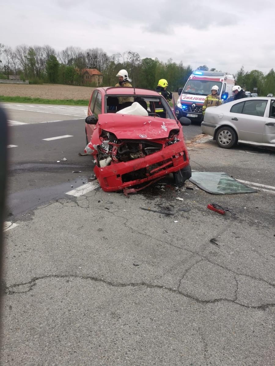 Zdjęcie w galerii na portalu naszraciborz.pl: Trzech Czechów zderzyło się na Wydalu [FOTO] wiadomości z regionu
