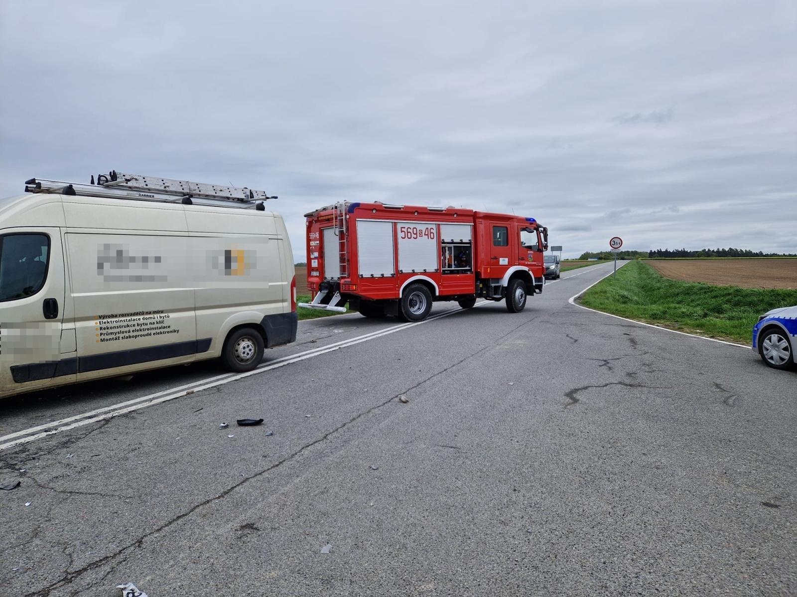 Zdjęcie w galerii na portalu naszraciborz.pl: Trzech Czechów zderzyło się na Wydalu [FOTO] wiadomości z regionu