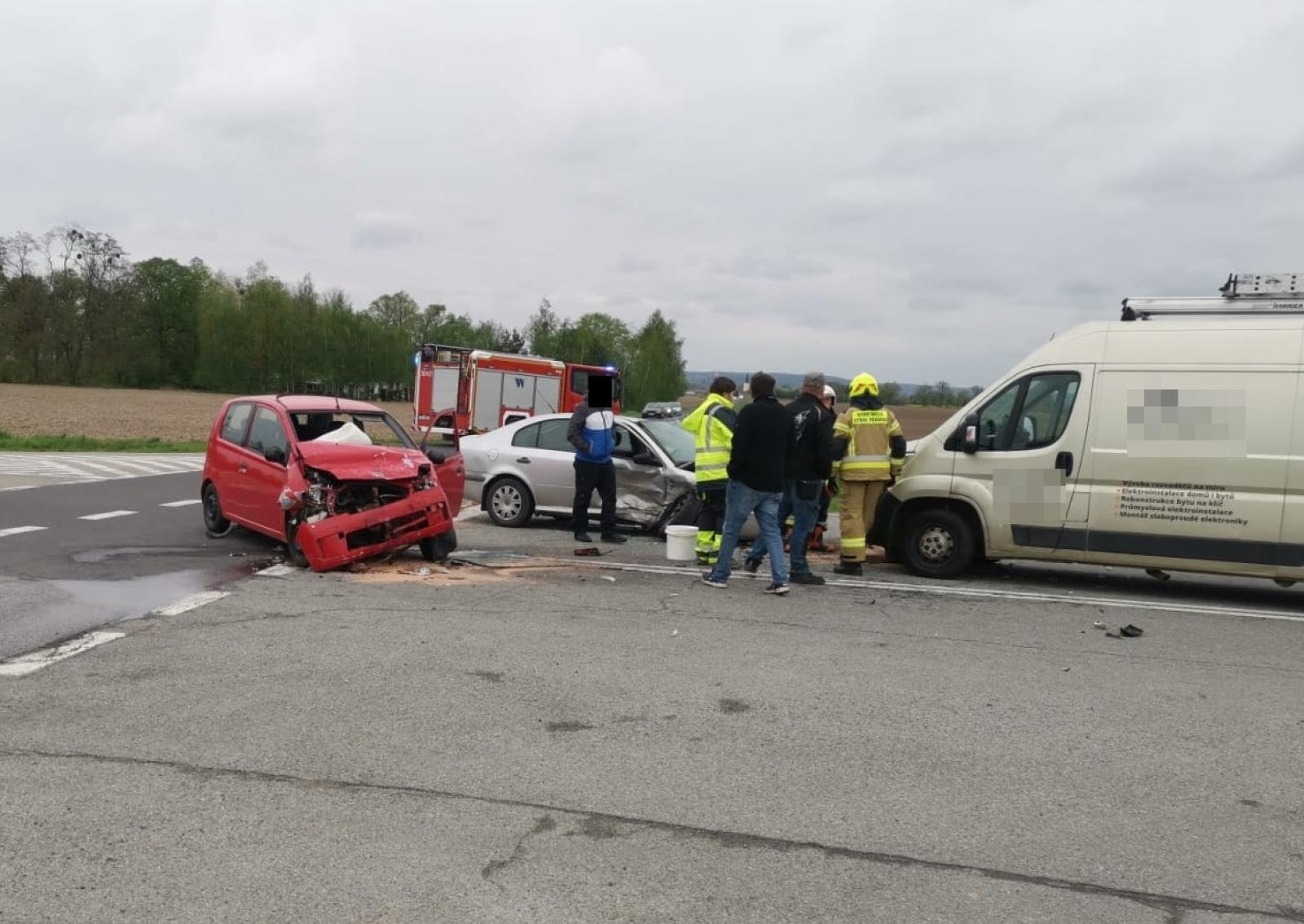 Zdjęcie w galerii na portalu naszraciborz.pl: Trzech Czechów zderzyło się na Wydalu [FOTO] wiadomości z regionu