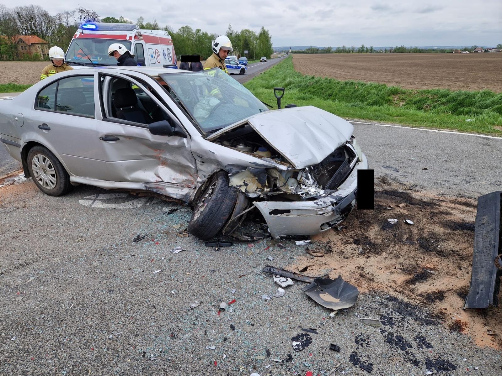 Zdjęcie w galerii na portalu naszraciborz.pl: Trzech Czechów zderzyło się na Wydalu [FOTO] wiadomości z regionu