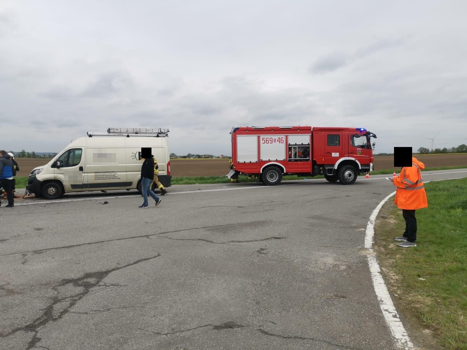 Zdjęcie w galerii na portalu naszraciborz.pl: Trzech Czechów zderzyło się na Wydalu [FOTO] wiadomości z regionu