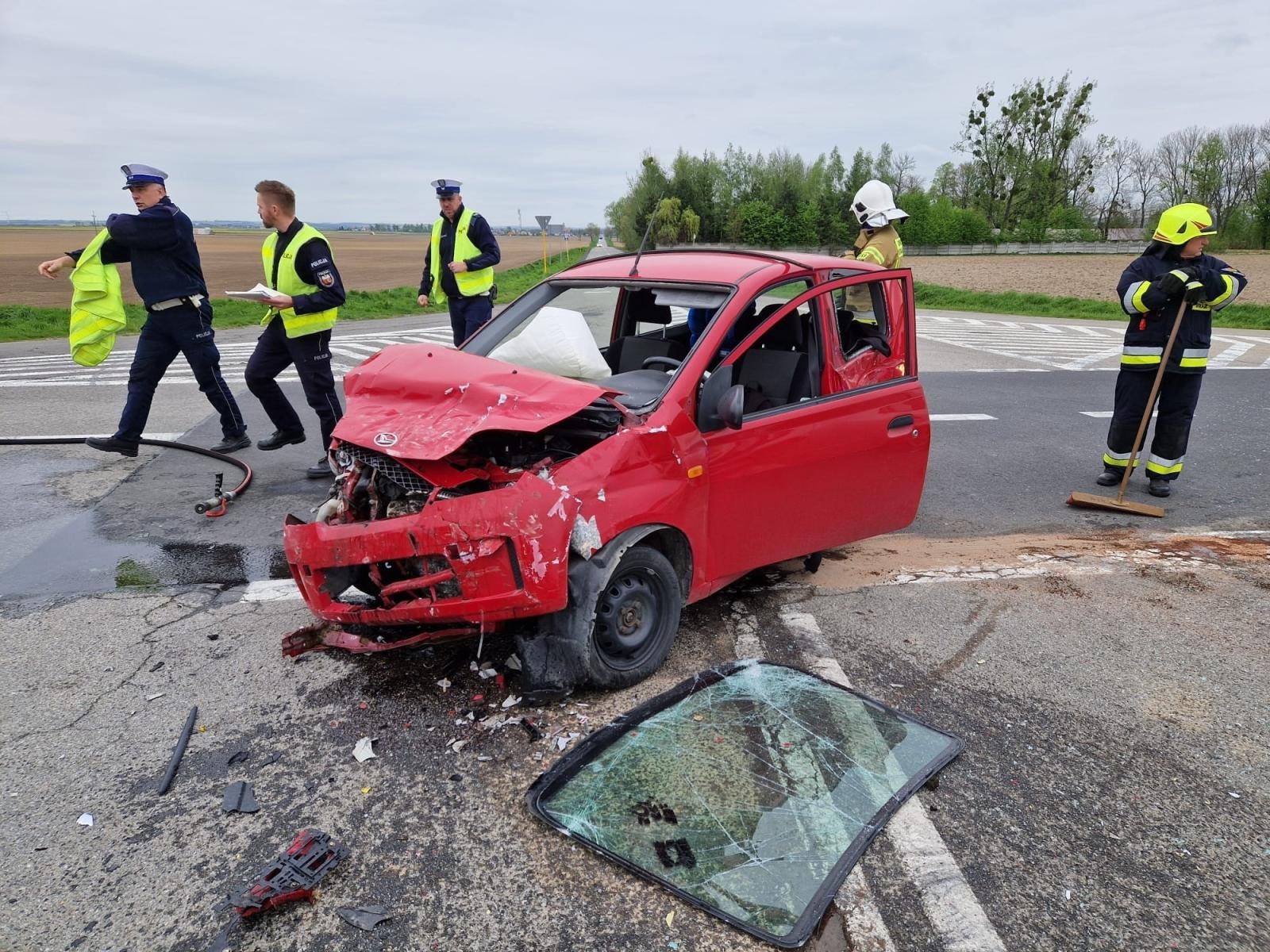 Zdjęcie w galerii na portalu naszraciborz.pl: Trzech Czechów zderzyło się na Wydalu [FOTO] wiadomości z regionu