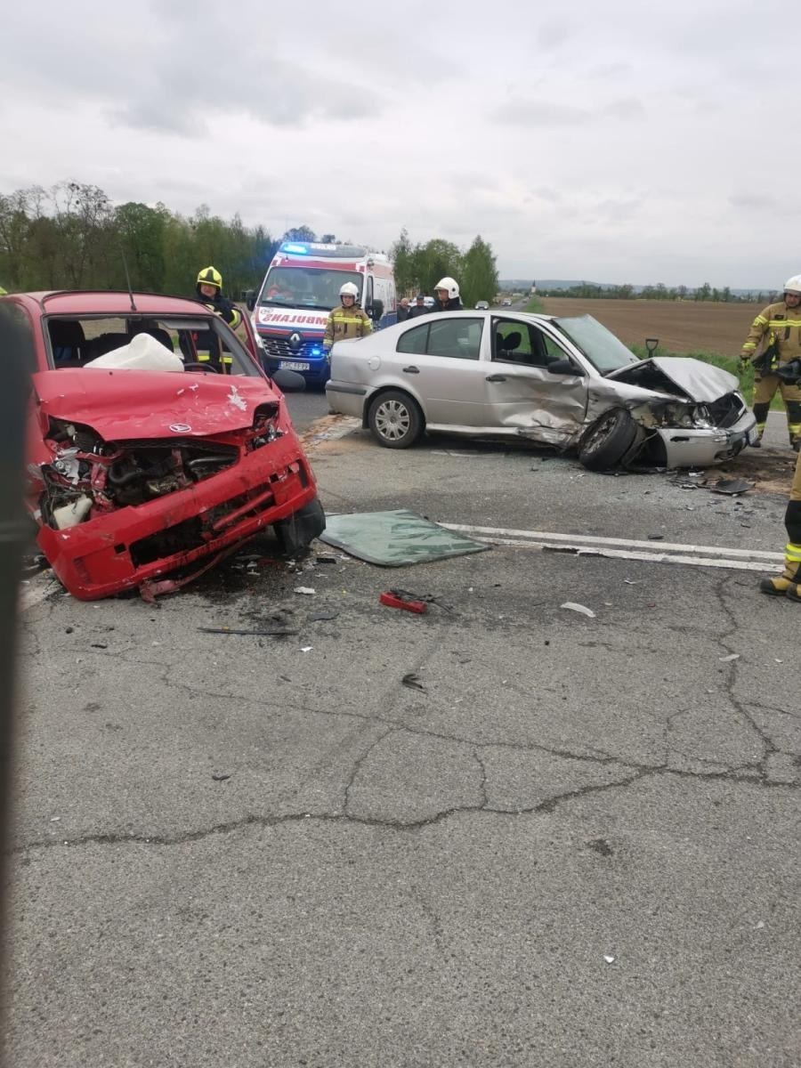 Zdjęcie w galerii na portalu naszraciborz.pl: Trzech Czechów zderzyło się na Wydalu [FOTO] wiadomości z regionu