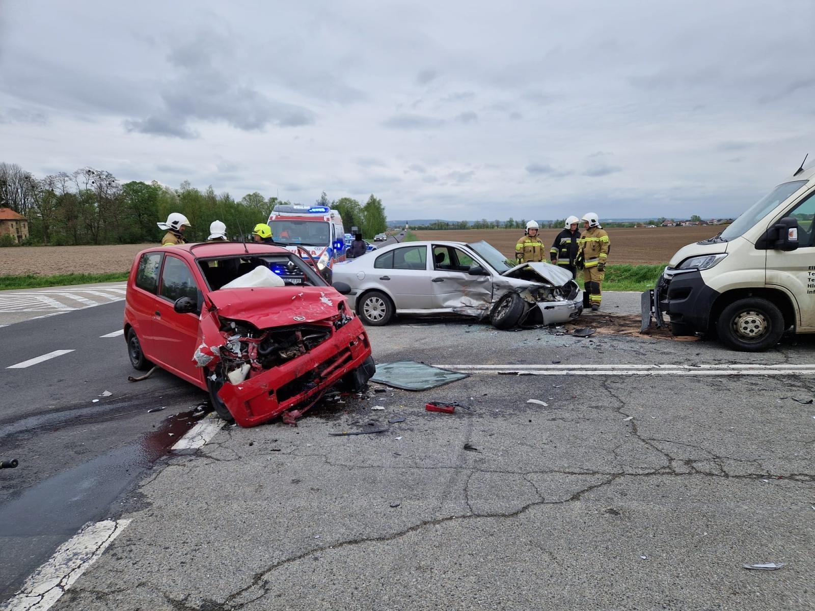 Zdjęcie w galerii na portalu naszraciborz.pl: Trzech Czechów zderzyło się na Wydalu [FOTO] wiadomości z regionu