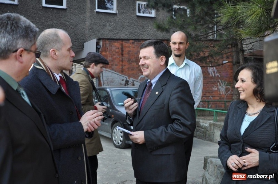 Zdjęcie w galerii na portalu naszraciborz.pl: Przejęliśmy SMS, mamy trupa w szafie... wiadomości z regionu