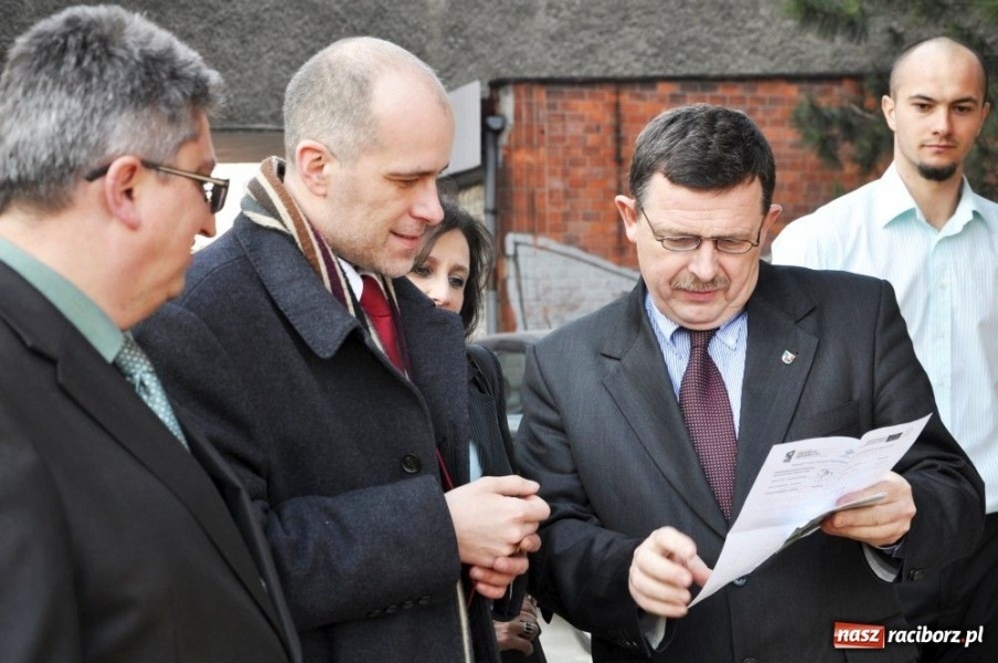 Zdjęcie w galerii na portalu naszraciborz.pl: Przejęliśmy SMS, mamy trupa w szafie... wiadomości z regionu