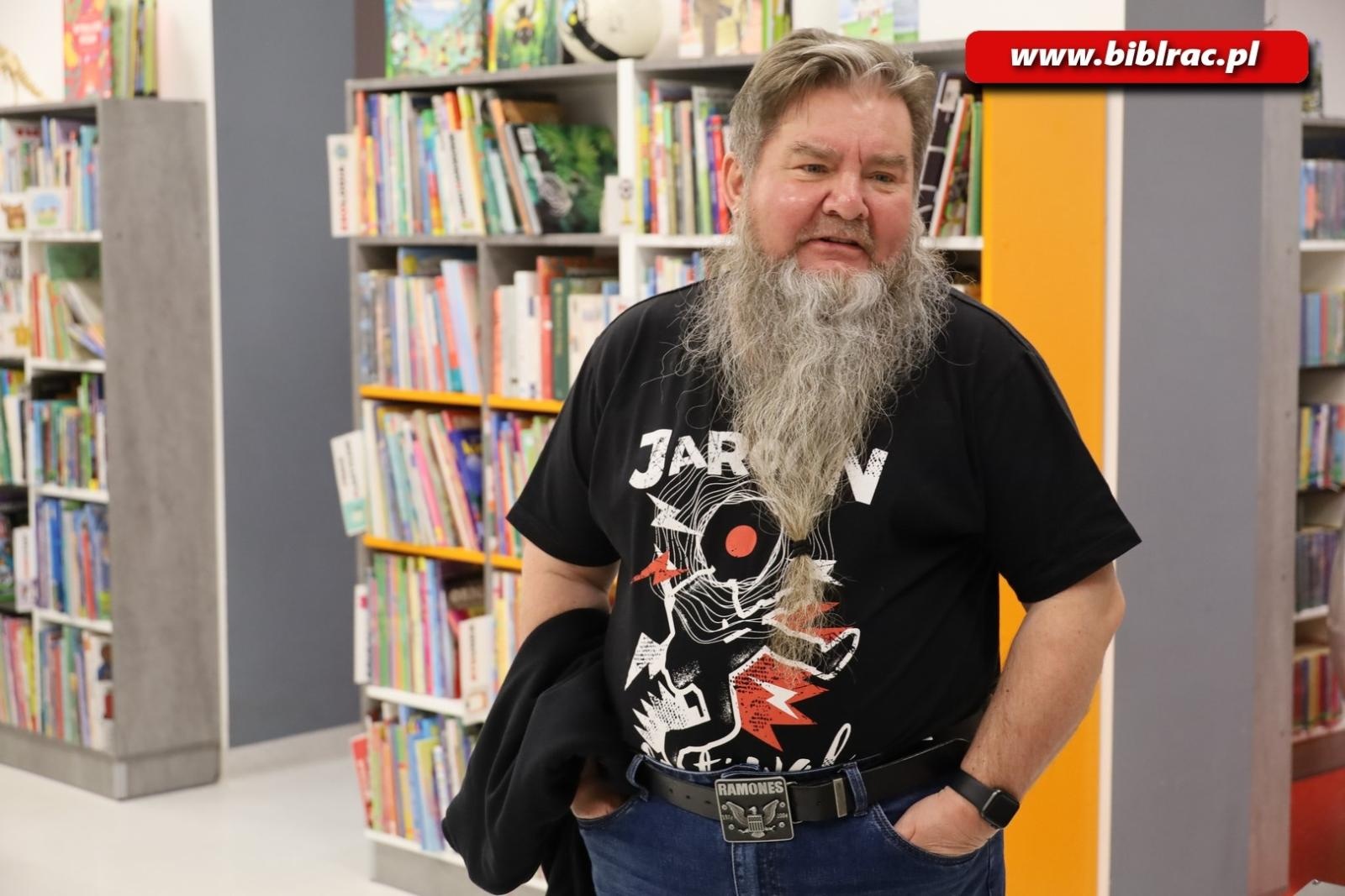 Zdjęcie w galerii na portalu naszraciborz.pl: Beats of freedom, czyli rockolekcje Leszka Gnoińskiego w bibliotece wiadomości z regionu