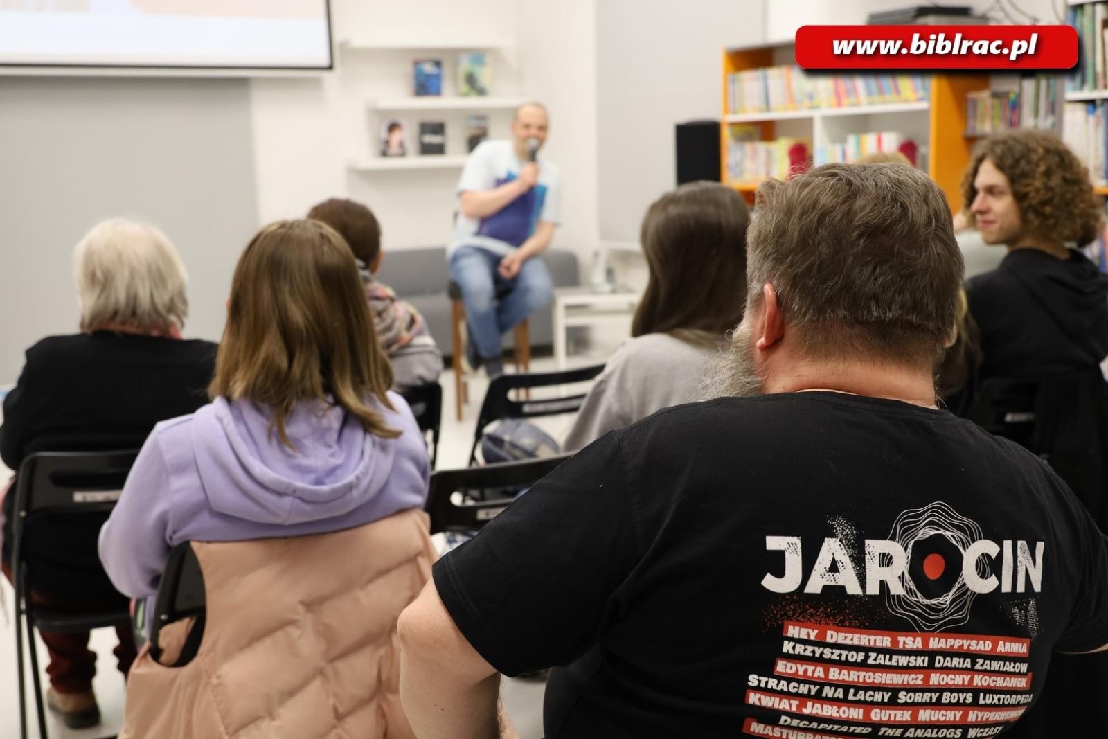 Zdjęcie w galerii na portalu naszraciborz.pl: Beats of freedom, czyli rockolekcje Leszka Gnoińskiego w bibliotece wiadomości z regionu