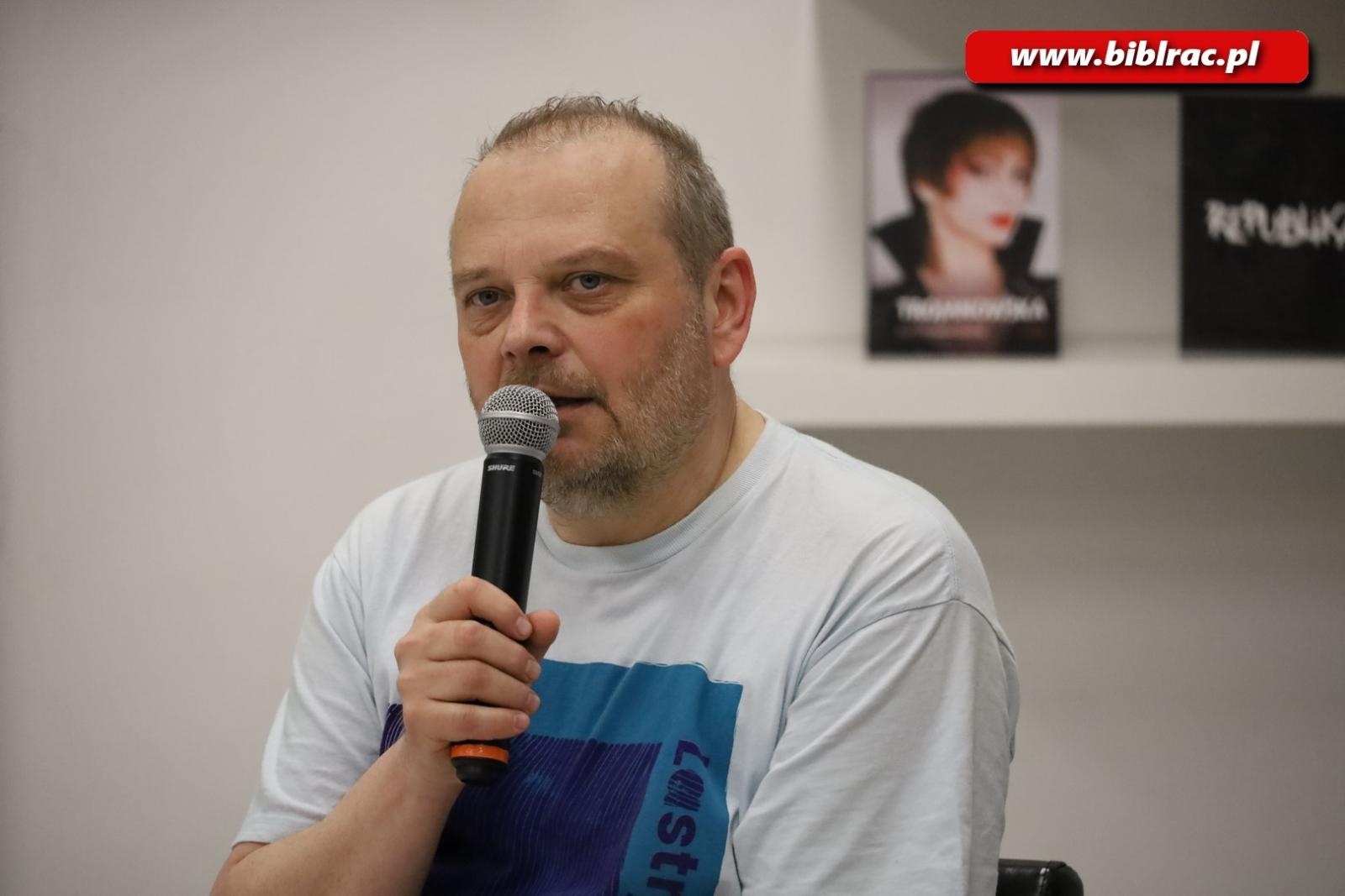 Zdjęcie w galerii na portalu naszraciborz.pl: Beats of freedom, czyli rockolekcje Leszka Gnoińskiego w bibliotece wiadomości z regionu