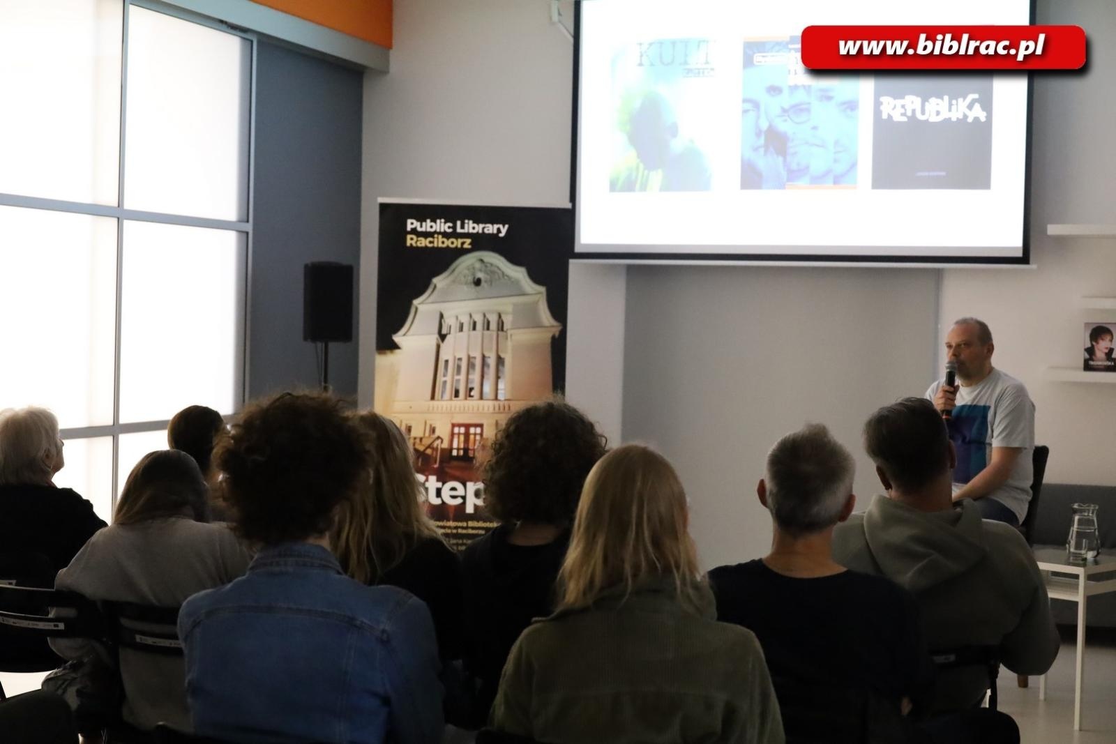 Zdjęcie w galerii na portalu naszraciborz.pl: Beats of freedom, czyli rockolekcje Leszka Gnoińskiego w bibliotece wiadomości z regionu