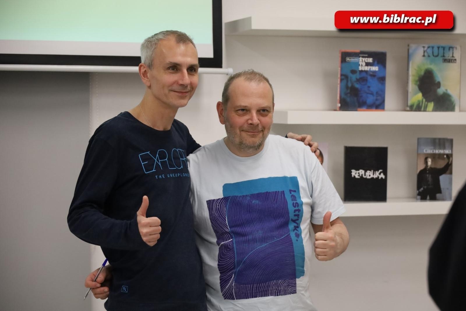 Zdjęcie w galerii na portalu naszraciborz.pl: Beats of freedom, czyli rockolekcje Leszka Gnoińskiego w bibliotece wiadomości z regionu