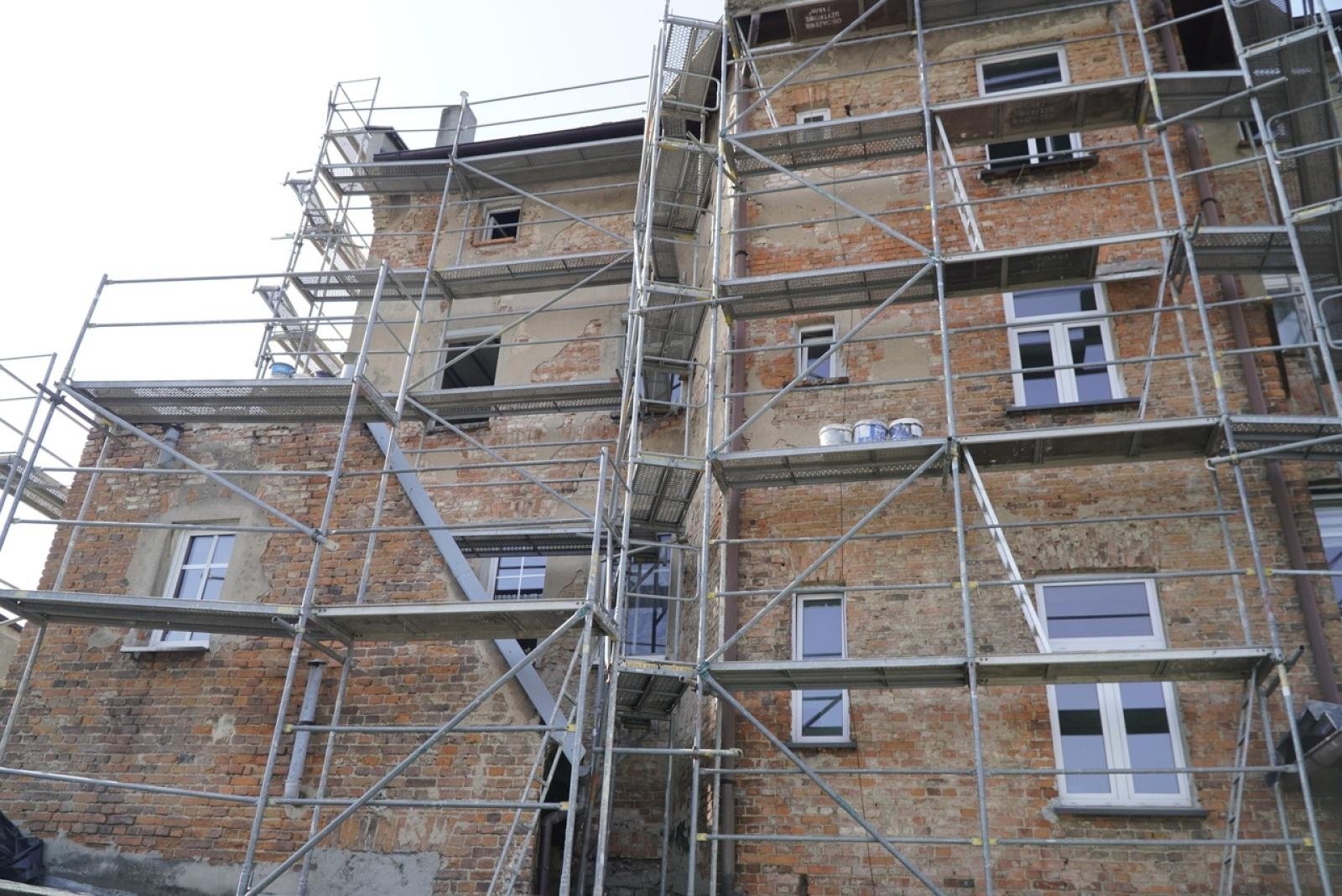 Zdjęcie w galerii na portalu naszraciborz.pl: Trwa kompleksowy remont dziewięciu budynków komunalnych [FOTO] wiadomości z regionu