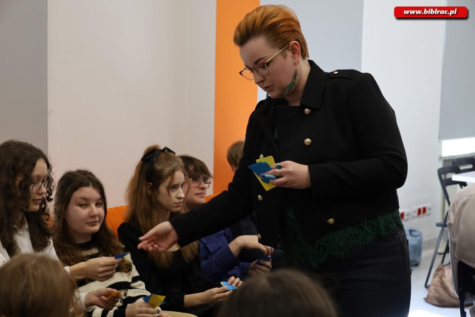 Zdjęcie w galerii na portalu naszraciborz.pl: Voice your vision. Debata młodych w książnicy wiadomości z regionu