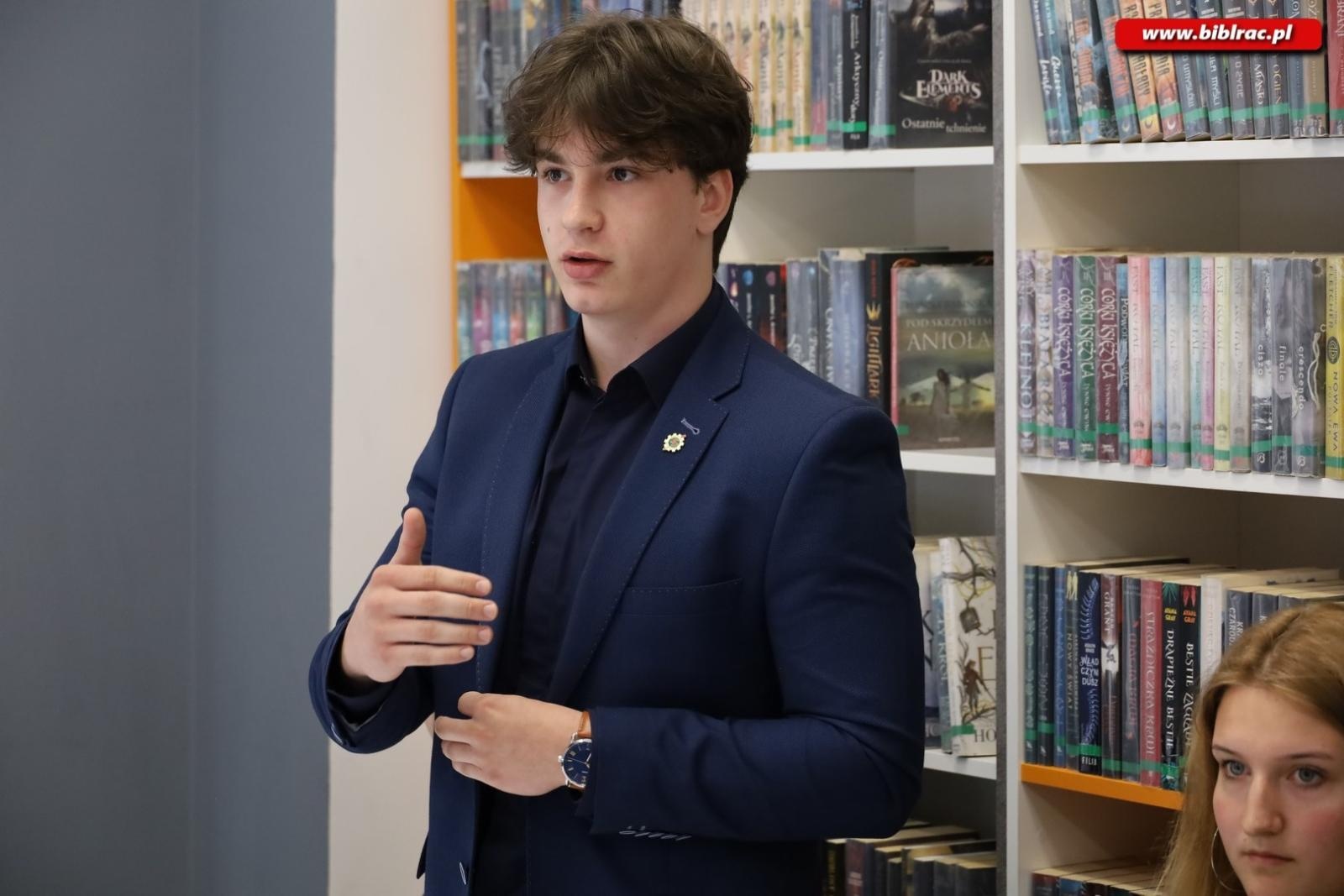 Zdjęcie w galerii na portalu naszraciborz.pl: Voice your vision. Debata młodych w książnicy wiadomości z regionu