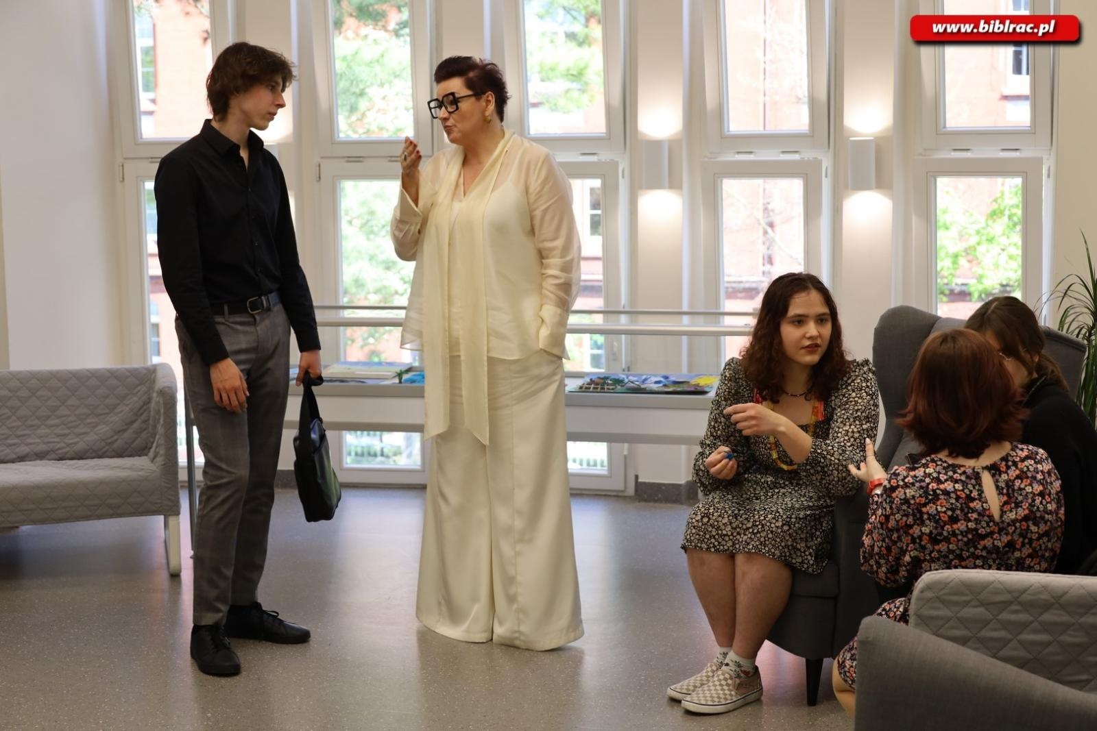 Zdjęcie w galerii na portalu naszraciborz.pl: Voice your vision. Debata młodych w książnicy wiadomości z regionu