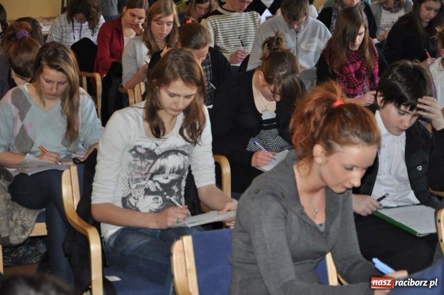 Zdjęcie w galerii na portalu naszraciborz.pl: Ortograficzne zmagania mają wzięcie wiadomości z regionu