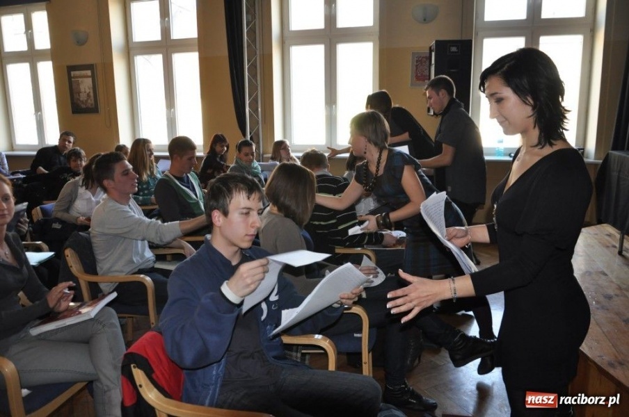 Zdjęcie w galerii na portalu naszraciborz.pl: Ortograficzne zmagania mają wzięcie wiadomości z regionu