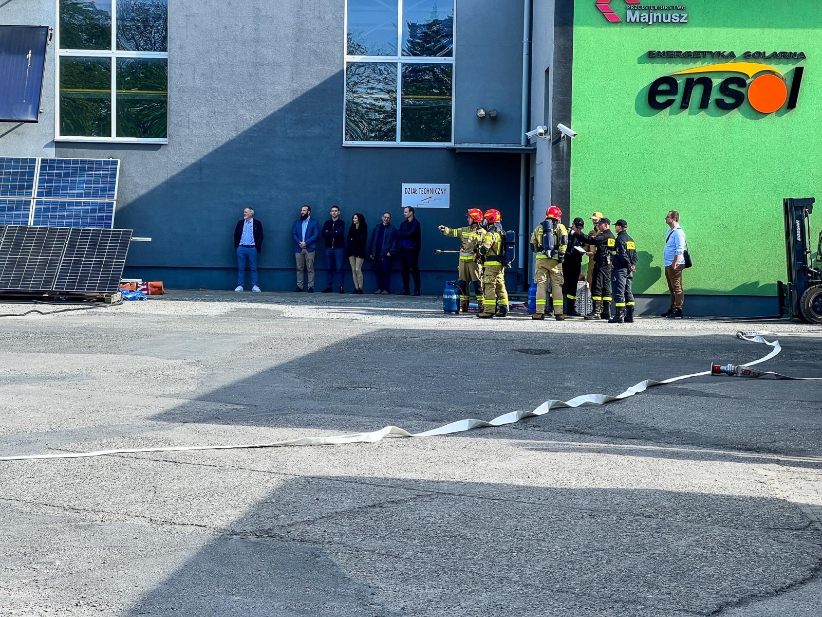 Zdjęcie w galerii na portalu naszraciborz.pl: Fotowoltaika w ogniu. Strażackie pokazy i konferencja w Raciborzu wiadomości z regionu