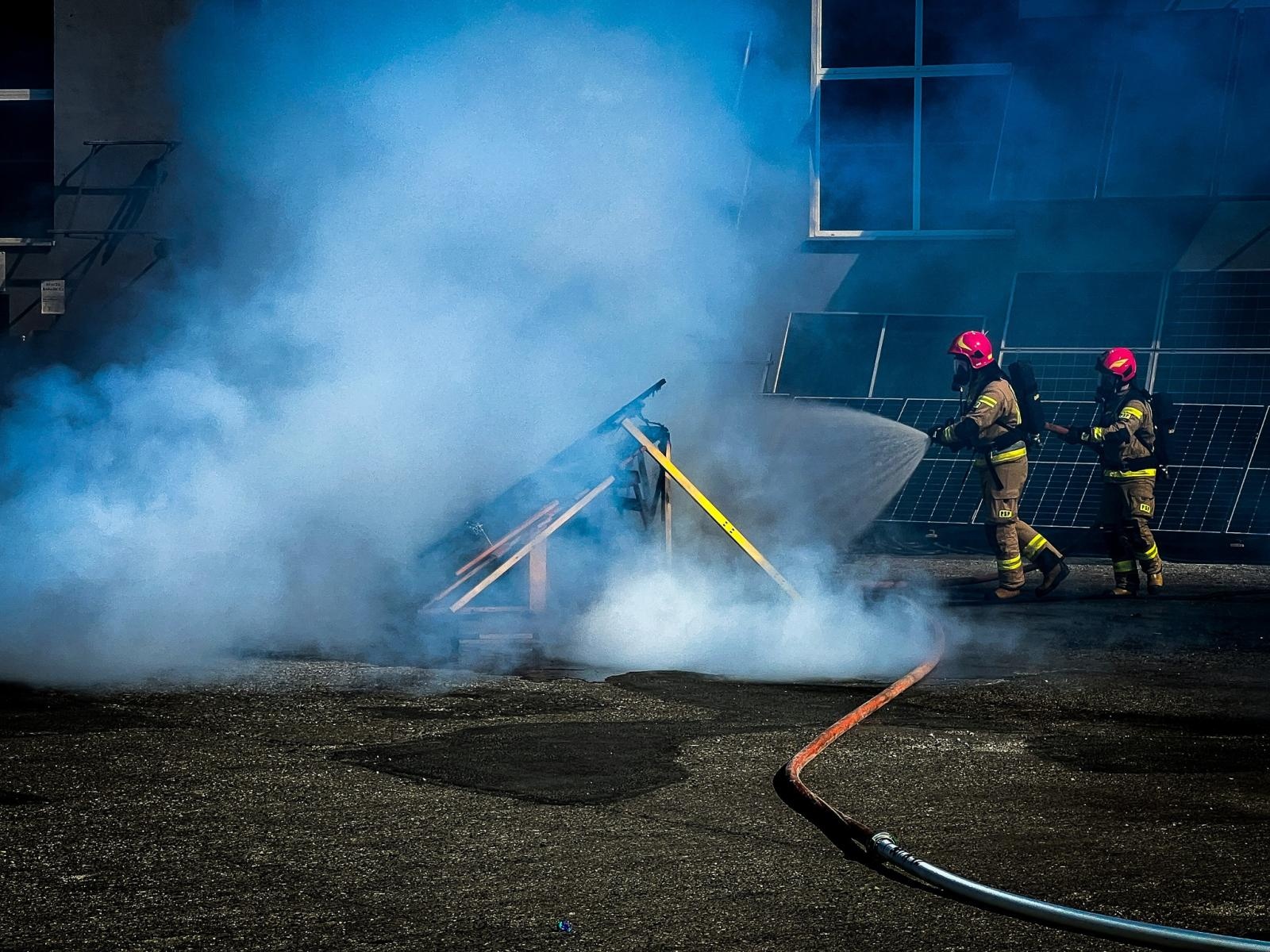 Zdjęcie w galerii na portalu naszraciborz.pl: Fotowoltaika w ogniu. Strażackie pokazy i konferencja w Raciborzu wiadomości z regionu