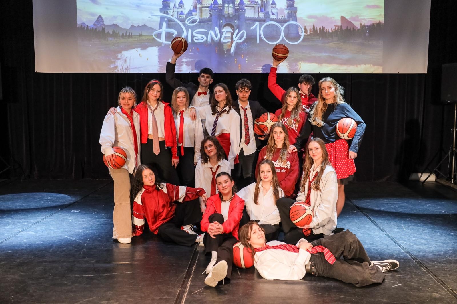 Zdjęcie w galerii na portalu naszraciborz.pl: Sukces disney’owskiego widowiska Skazy wiadomości z regionu