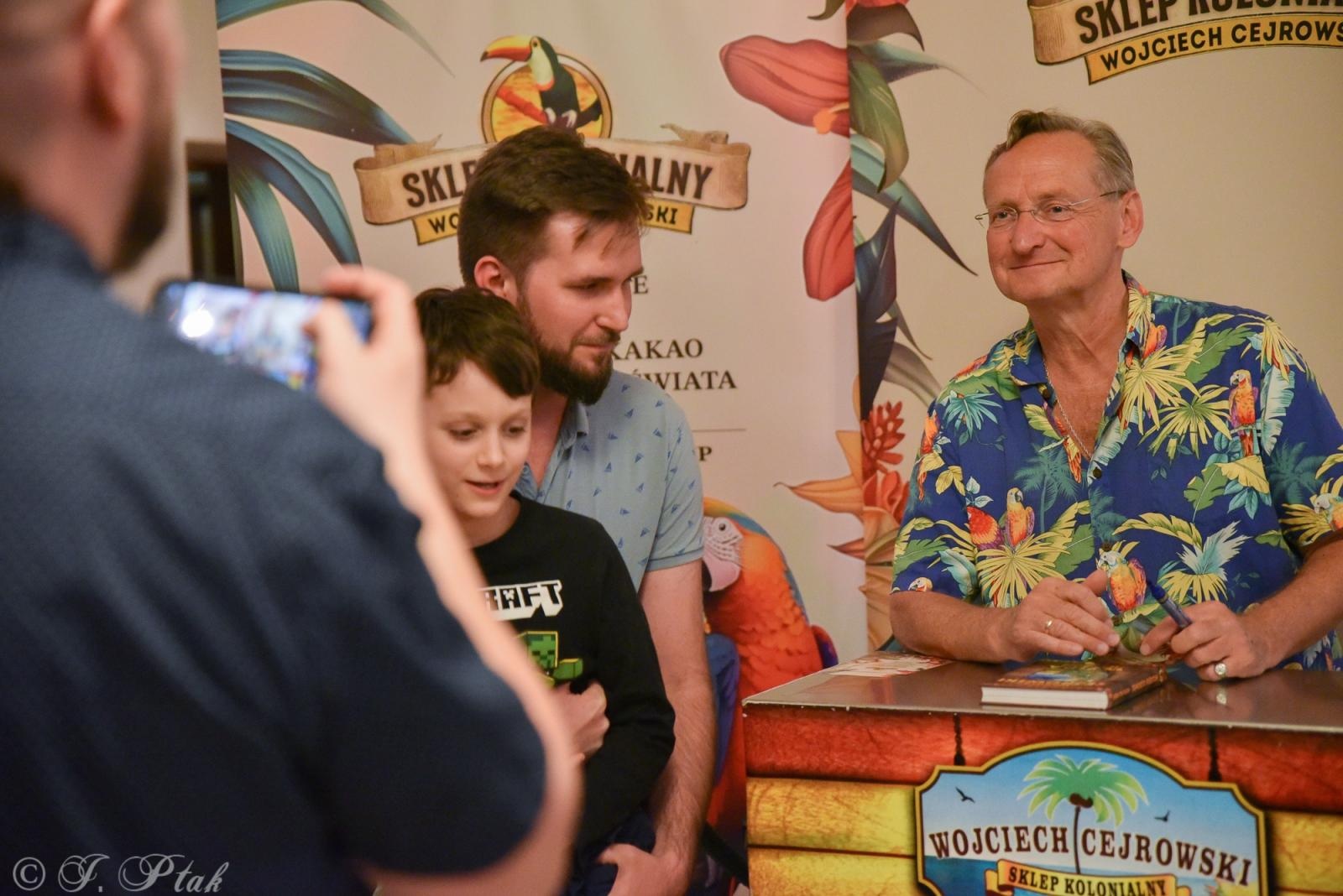 Zdjęcie w galerii na portalu naszraciborz.pl: Cejrowski ma w Raciborzu wielu fanów. Chętnie do nich wraca wiadomości z regionu