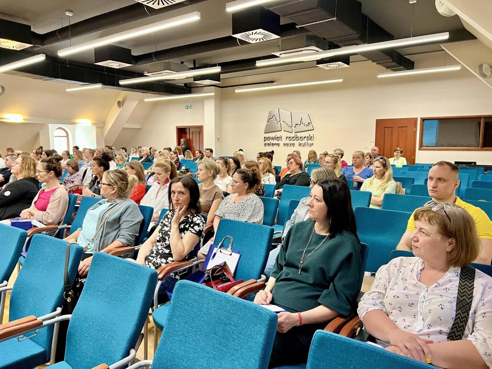 Zdjęcie w galerii na portalu naszraciborz.pl: Raciborskie Stowarzyszenie Spektrum zorganizowało konferencję szkoleniową na zamku wiadomości z regionu