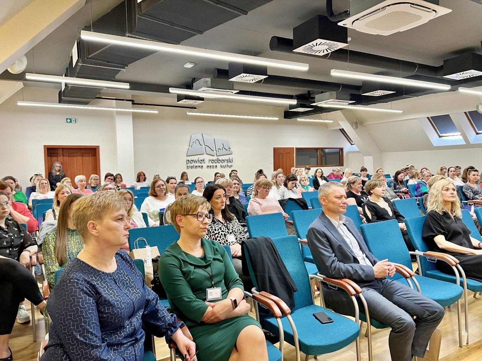 Zdjęcie w galerii na portalu naszraciborz.pl: Raciborskie Stowarzyszenie Spektrum zorganizowało konferencję szkoleniową na zamku wiadomości z regionu