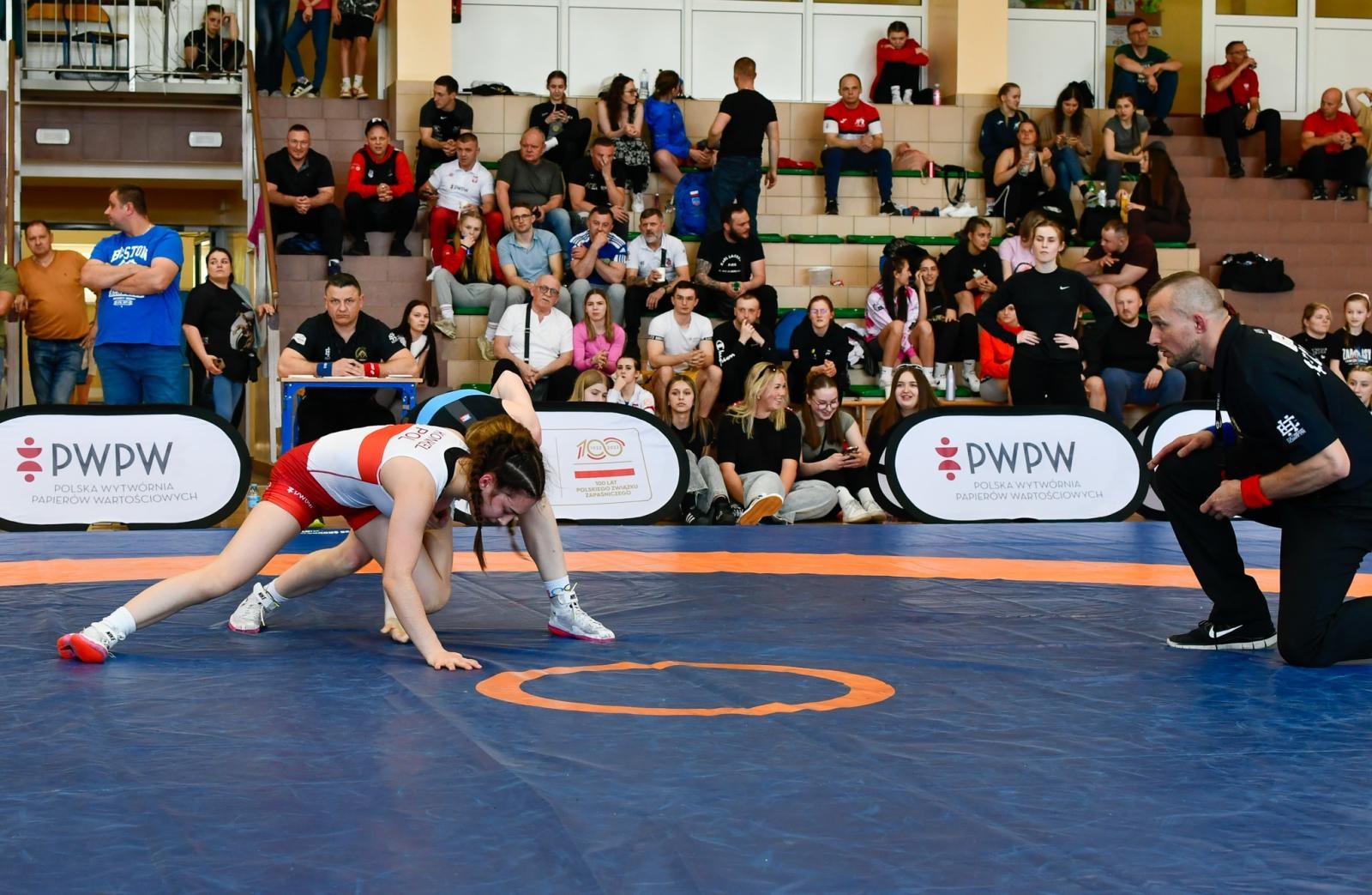 Zdjęcie w galerii na portalu naszraciborz.pl: Mistrzostwa Polski w zapasach kobiet w Rudniku. Świerczewska ze złotem, Michniewicz ze srebrem wiadomości z regionu