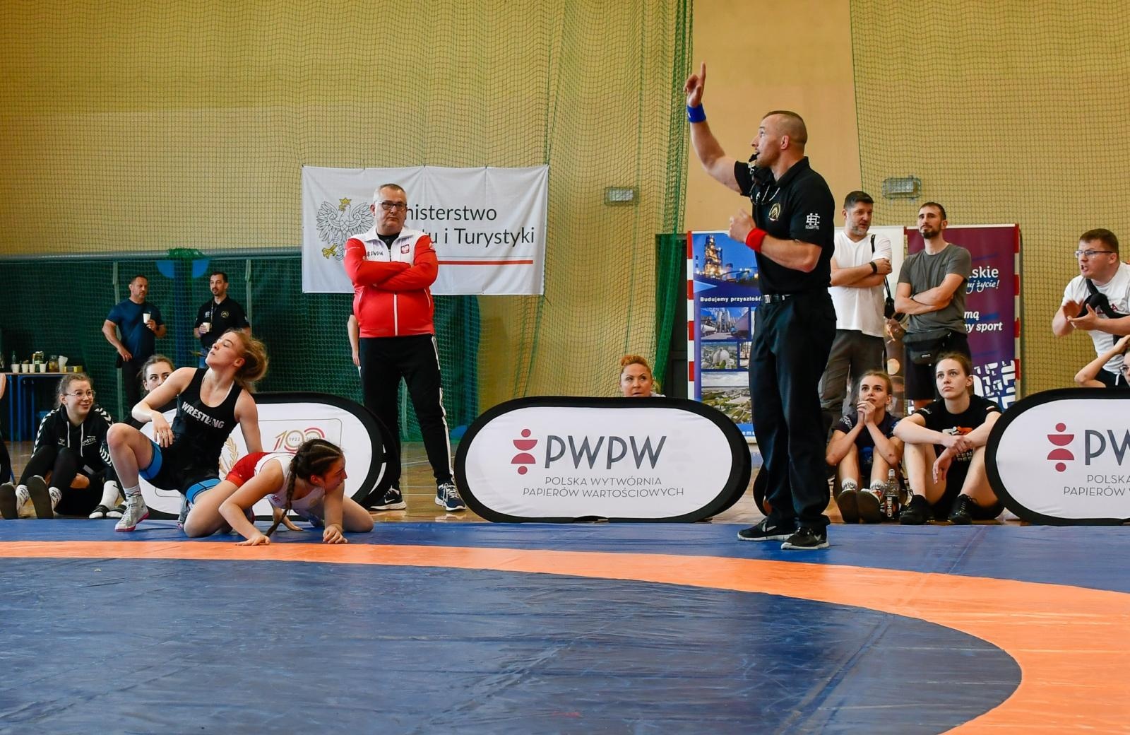 Zdjęcie w galerii na portalu naszraciborz.pl: Mistrzostwa Polski w zapasach kobiet w Rudniku. Świerczewska ze złotem, Michniewicz ze srebrem wiadomości z regionu