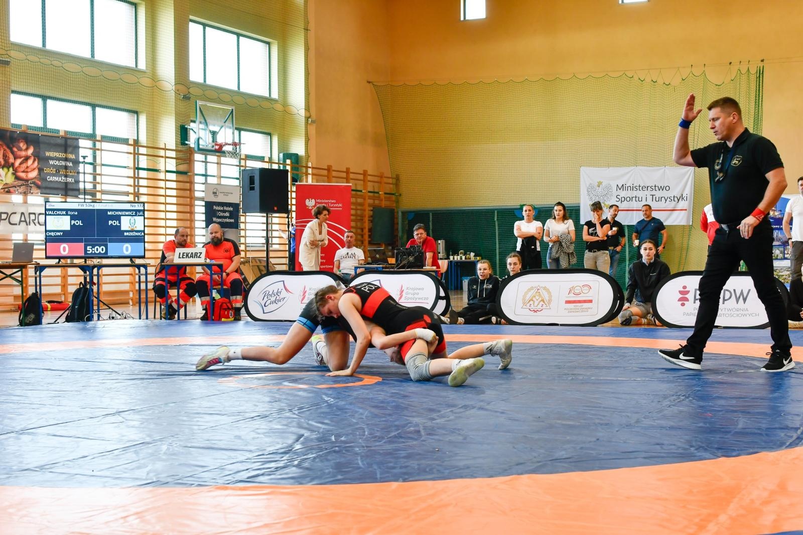 Zdjęcie w galerii na portalu naszraciborz.pl: Mistrzostwa Polski w zapasach kobiet w Rudniku. Świerczewska ze złotem, Michniewicz ze srebrem wiadomości z regionu