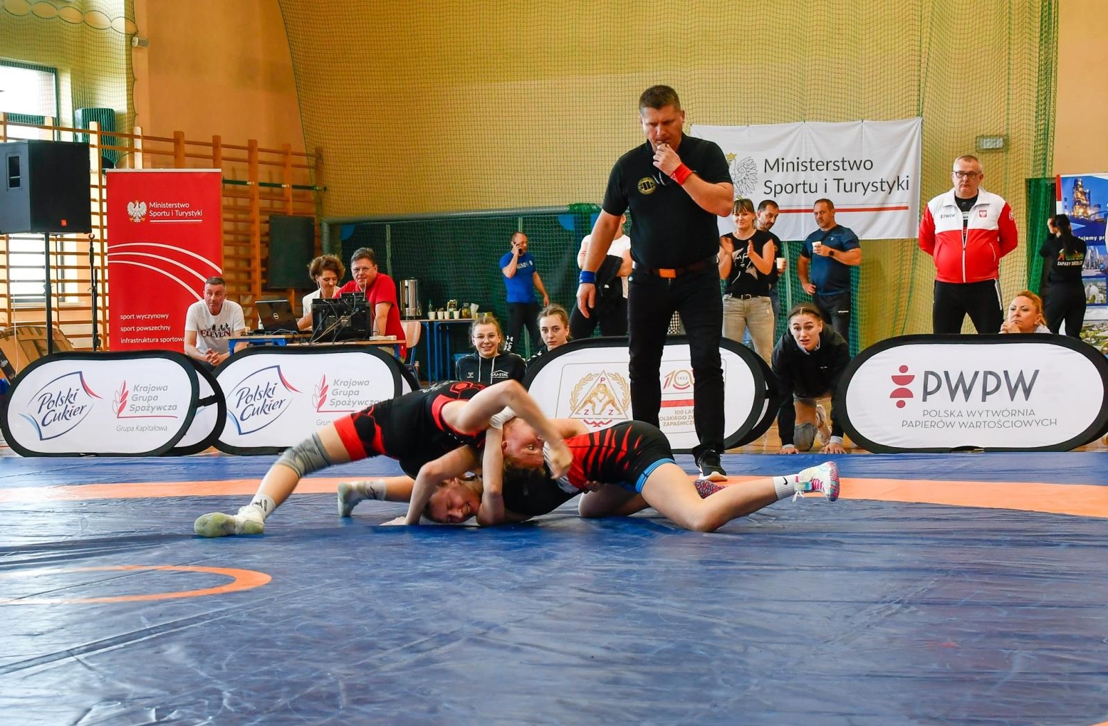 Zdjęcie w galerii na portalu naszraciborz.pl: Mistrzostwa Polski w zapasach kobiet w Rudniku. Świerczewska ze złotem, Michniewicz ze srebrem wiadomości z regionu