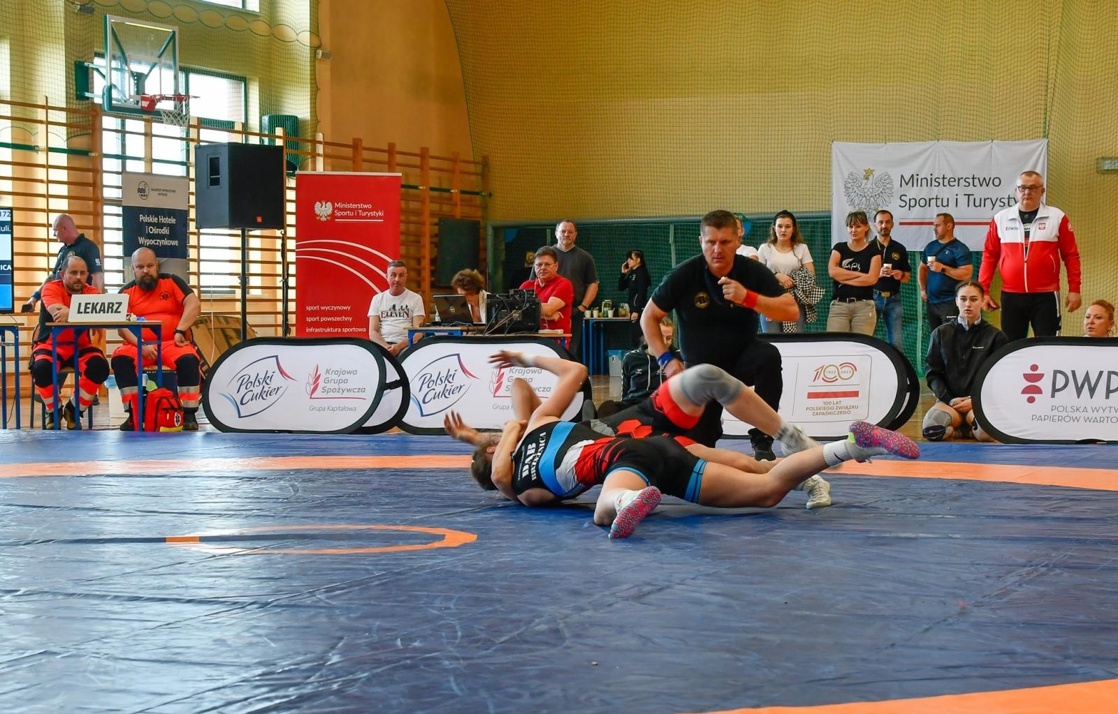 Zdjęcie w galerii na portalu naszraciborz.pl: Mistrzostwa Polski w zapasach kobiet w Rudniku. Świerczewska ze złotem, Michniewicz ze srebrem wiadomości z regionu