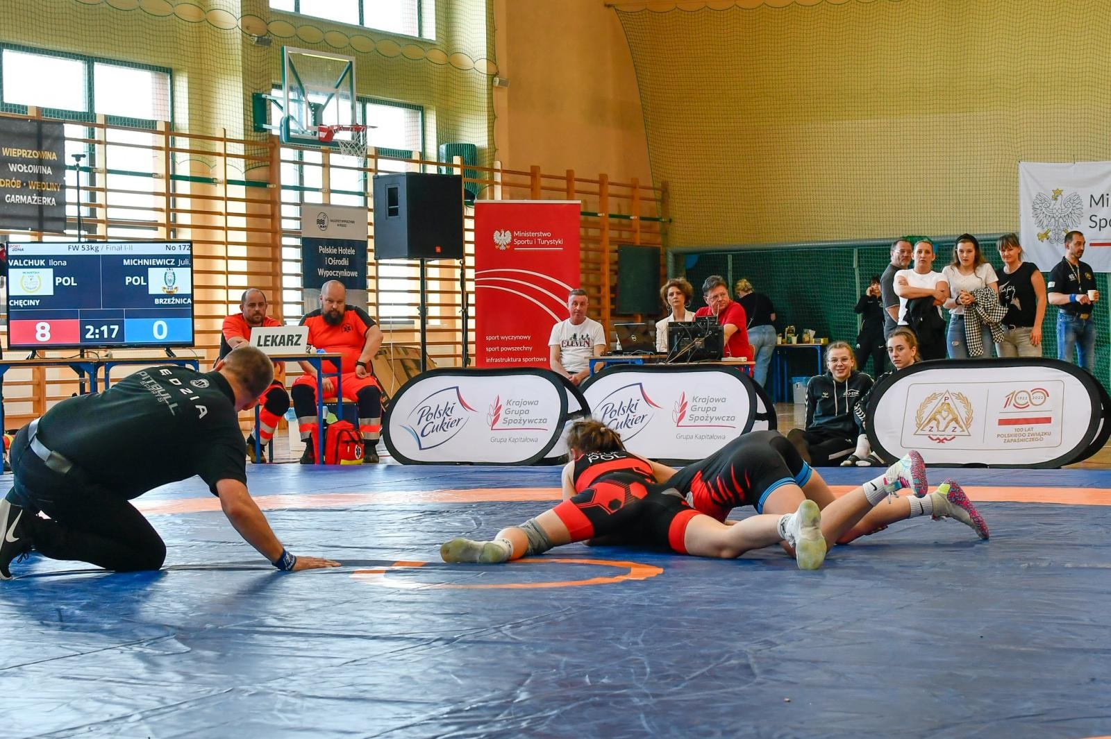 Zdjęcie w galerii na portalu naszraciborz.pl: Mistrzostwa Polski w zapasach kobiet w Rudniku. Świerczewska ze złotem, Michniewicz ze srebrem wiadomości z regionu