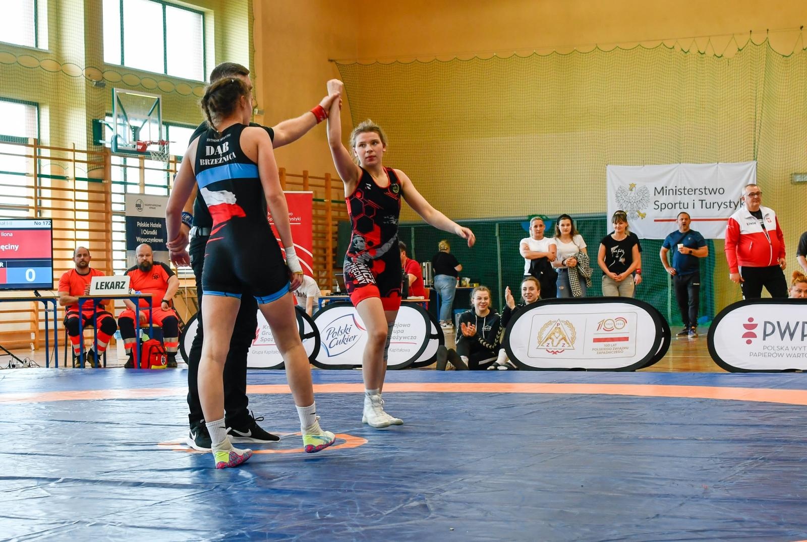 Zdjęcie w galerii na portalu naszraciborz.pl: Mistrzostwa Polski w zapasach kobiet w Rudniku. Świerczewska ze złotem, Michniewicz ze srebrem wiadomości z regionu