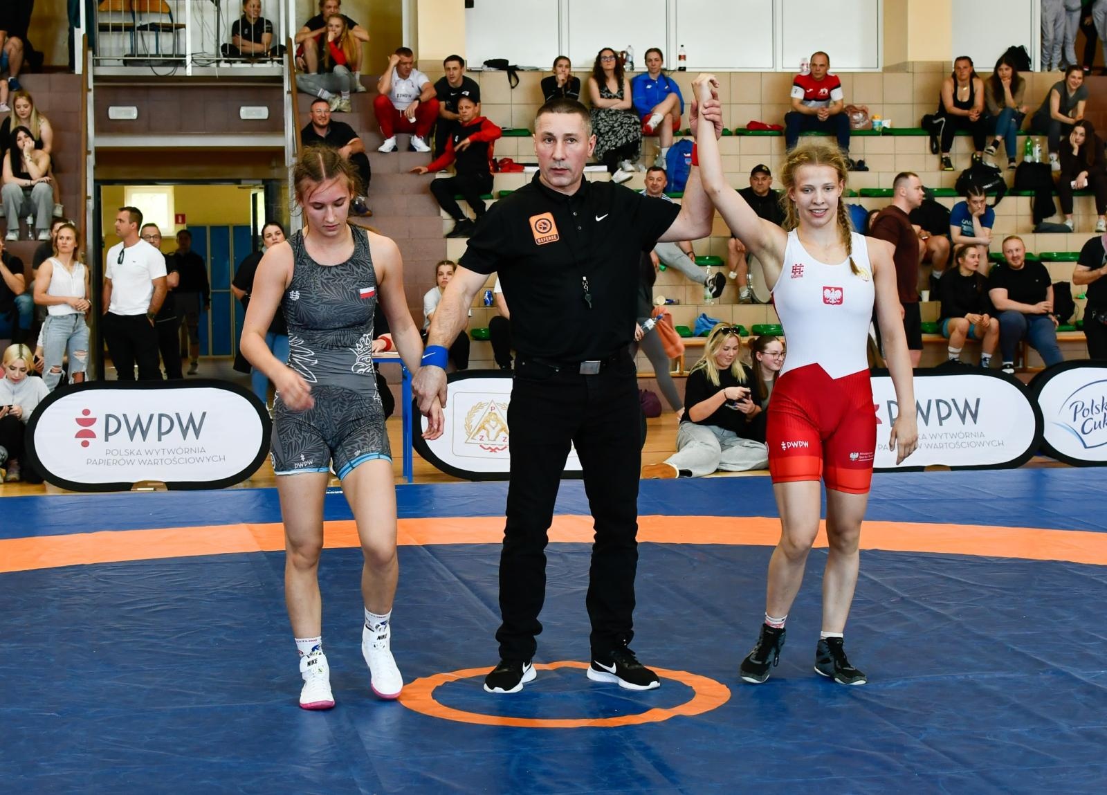 Zdjęcie w galerii na portalu naszraciborz.pl: Mistrzostwa Polski w zapasach kobiet w Rudniku. Świerczewska ze złotem, Michniewicz ze srebrem wiadomości z regionu