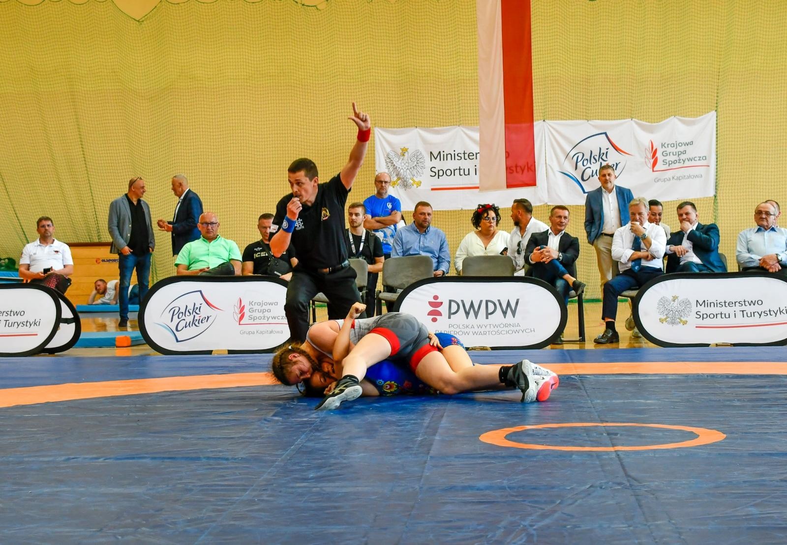 Zdjęcie w galerii na portalu naszraciborz.pl: Mistrzostwa Polski w zapasach kobiet w Rudniku. Świerczewska ze złotem, Michniewicz ze srebrem wiadomości z regionu