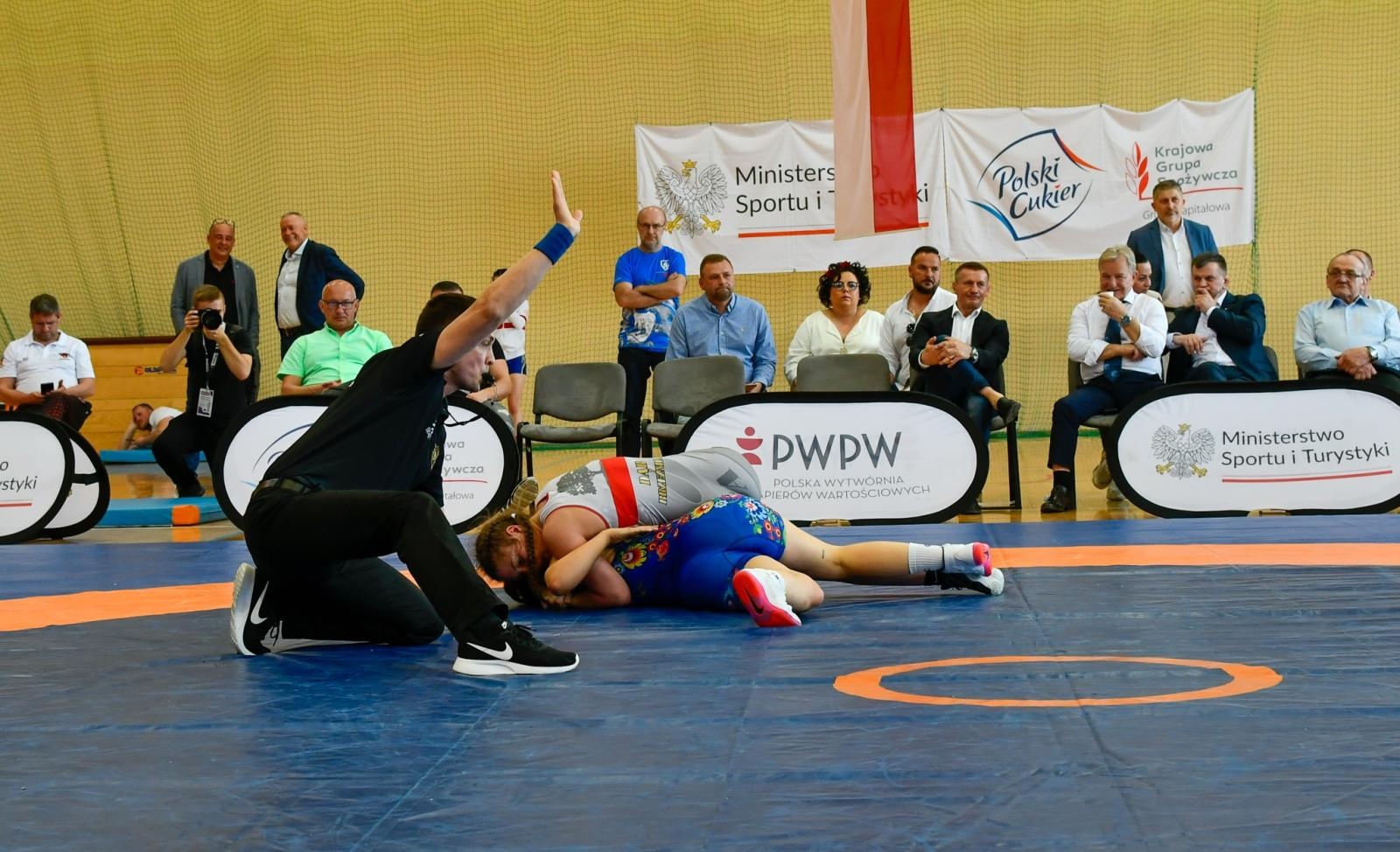 Zdjęcie w galerii na portalu naszraciborz.pl: Mistrzostwa Polski w zapasach kobiet w Rudniku. Świerczewska ze złotem, Michniewicz ze srebrem wiadomości z regionu