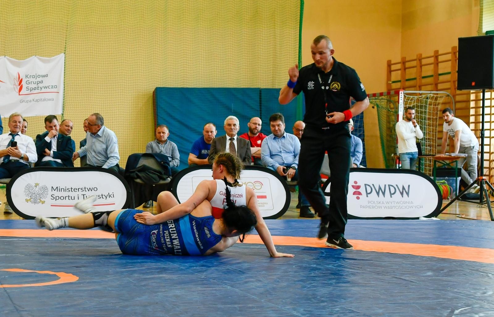 Zdjęcie w galerii na portalu naszraciborz.pl: Mistrzostwa Polski w zapasach kobiet w Rudniku. Świerczewska ze złotem, Michniewicz ze srebrem wiadomości z regionu