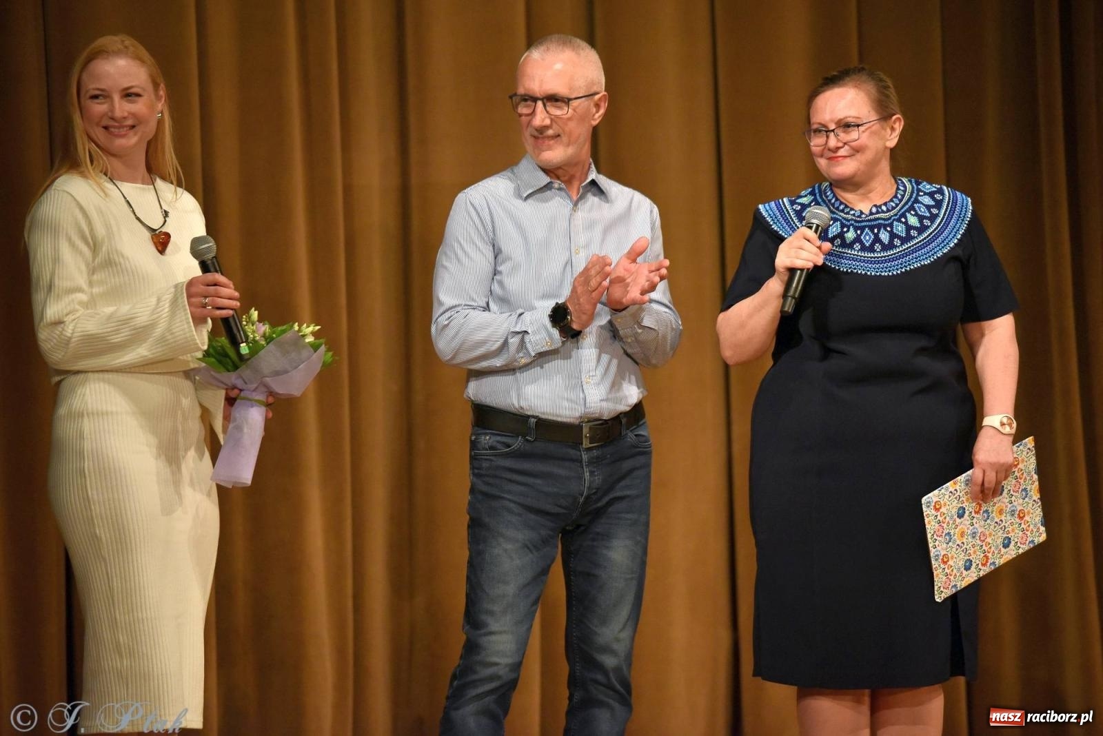 Zdjęcie w galerii na portalu naszraciborz.pl: Źródło wystawiło w RCK Wesele śląskie. Piękne widowisko pełne folkloru [FOTO i WIDEO] wiadomości z regionu