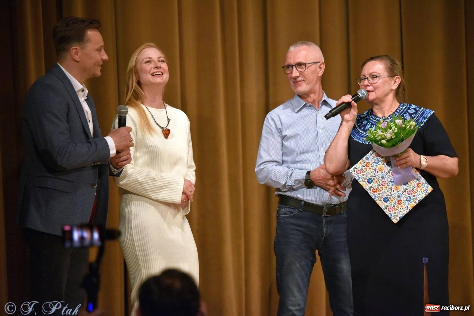 Zdjęcie w galerii na portalu naszraciborz.pl: Źródło wystawiło w RCK Wesele śląskie. Piękne widowisko pełne folkloru [FOTO i WIDEO] wiadomości z regionu