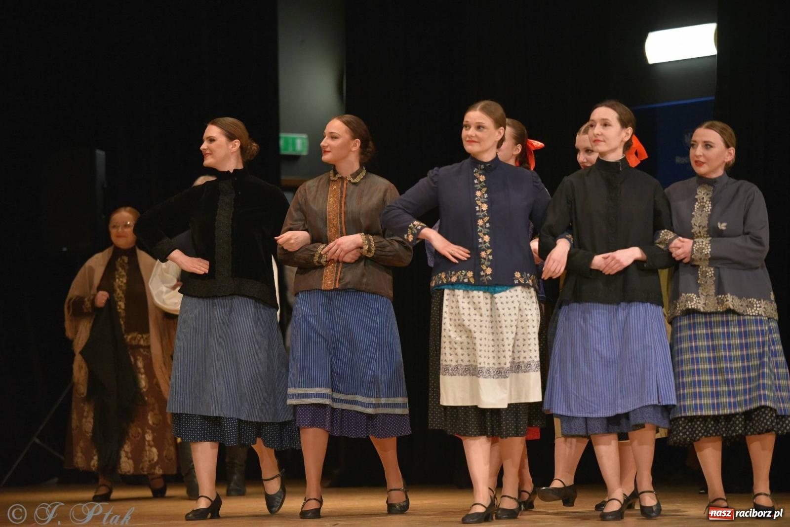 Zdjęcie w galerii na portalu naszraciborz.pl: Źródło wystawiło w RCK Wesele śląskie. Piękne widowisko pełne folkloru [FOTO i WIDEO] wiadomości z regionu