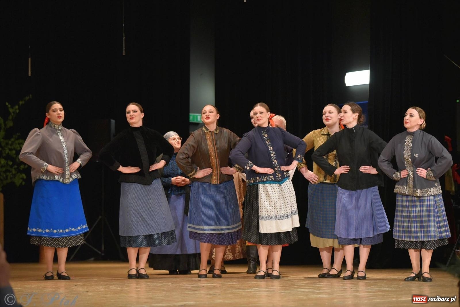 Zdjęcie w galerii na portalu naszraciborz.pl: Źródło wystawiło w RCK Wesele śląskie. Piękne widowisko pełne folkloru [FOTO i WIDEO] wiadomości z regionu