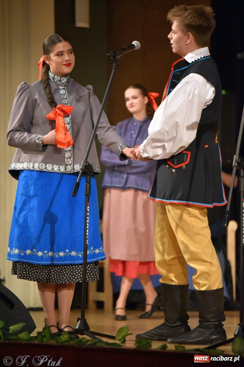 Zdjęcie w galerii na portalu naszraciborz.pl: Źródło wystawiło w RCK Wesele śląskie. Piękne widowisko pełne folkloru [FOTO i WIDEO] wiadomości z regionu