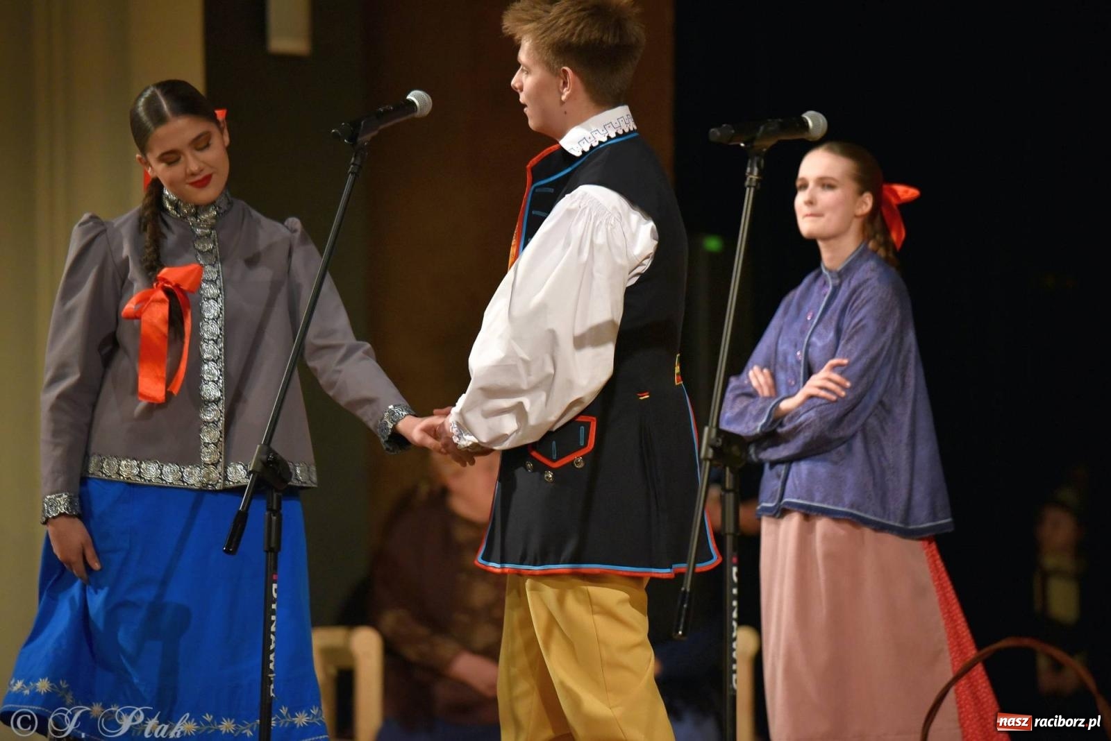 Zdjęcie w galerii na portalu naszraciborz.pl: Źródło wystawiło w RCK Wesele śląskie. Piękne widowisko pełne folkloru [FOTO i WIDEO] wiadomości z regionu