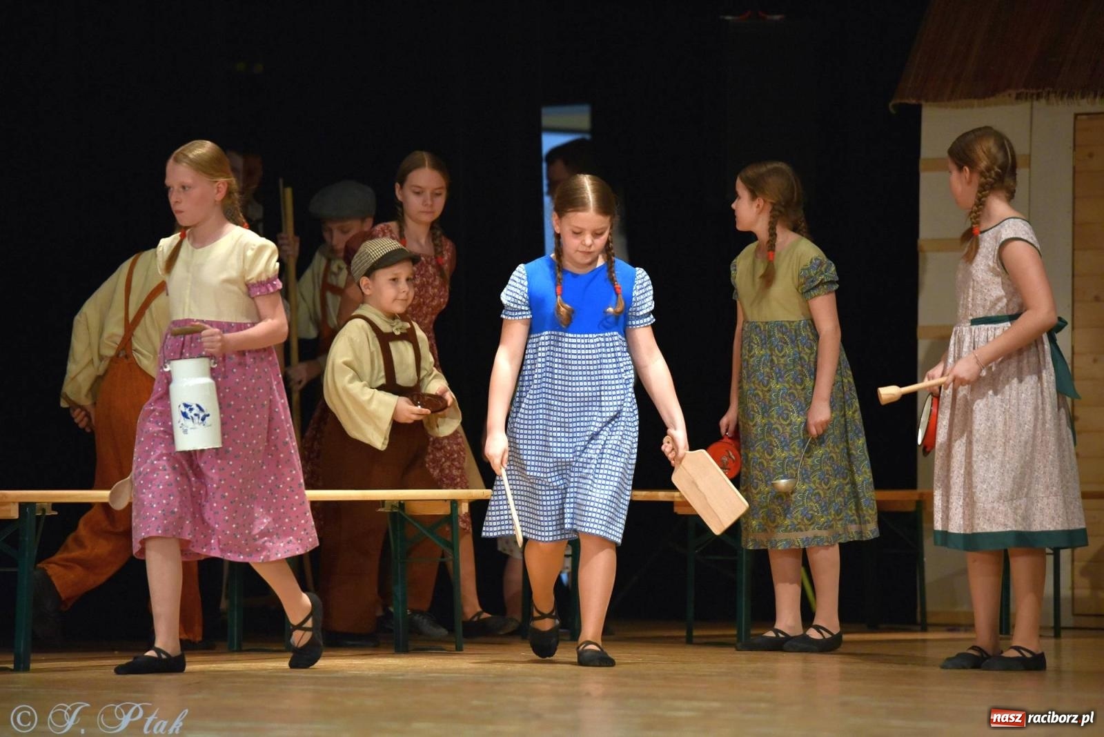 Zdjęcie w galerii na portalu naszraciborz.pl: Źródło wystawiło w RCK Wesele śląskie. Piękne widowisko pełne folkloru [FOTO i WIDEO] wiadomości z regionu