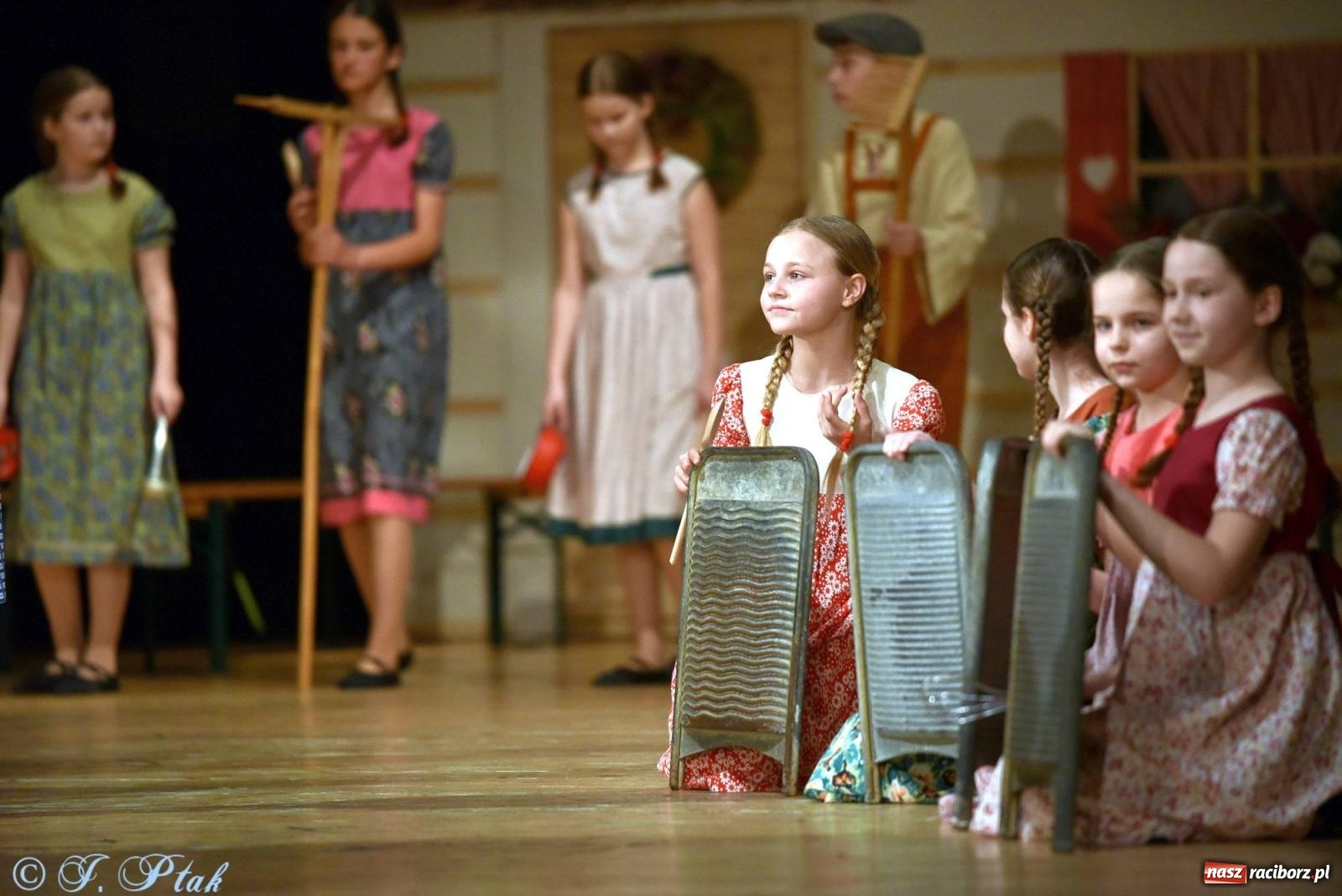 Zdjęcie w galerii na portalu naszraciborz.pl: Źródło wystawiło w RCK Wesele śląskie. Piękne widowisko pełne folkloru [FOTO i WIDEO] wiadomości z regionu
