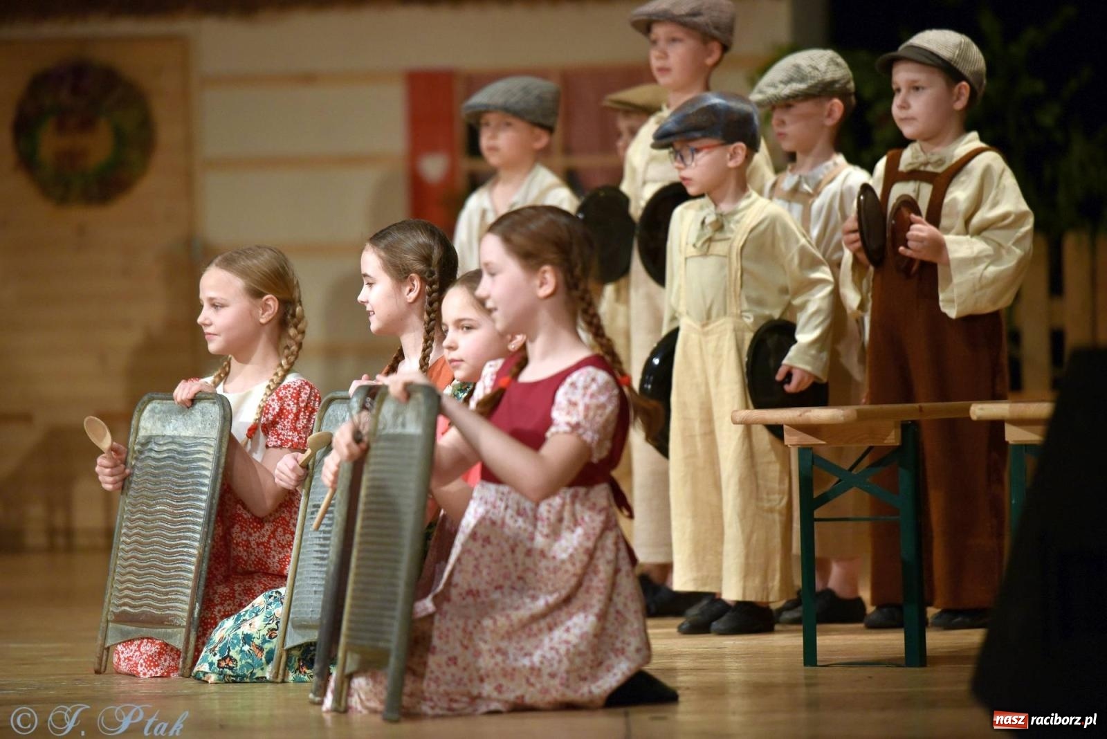 Zdjęcie w galerii na portalu naszraciborz.pl: Źródło wystawiło w RCK Wesele śląskie. Piękne widowisko pełne folkloru [FOTO i WIDEO] wiadomości z regionu