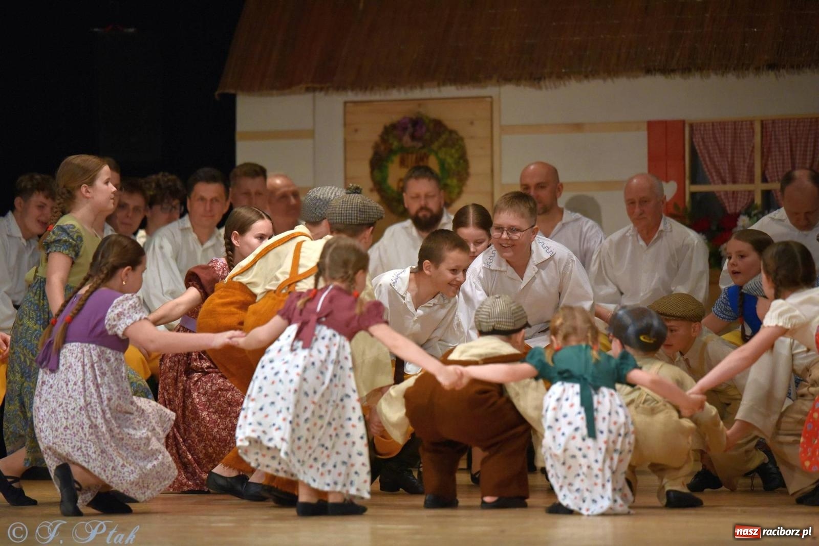 Zdjęcie w galerii na portalu naszraciborz.pl: Źródło wystawiło w RCK Wesele śląskie. Piękne widowisko pełne folkloru [FOTO i WIDEO] wiadomości z regionu